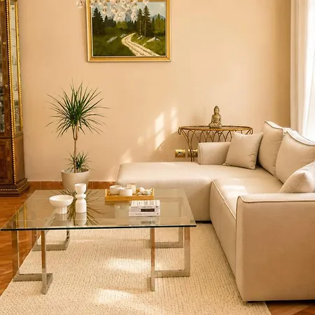 Apartment Besa House At The Square