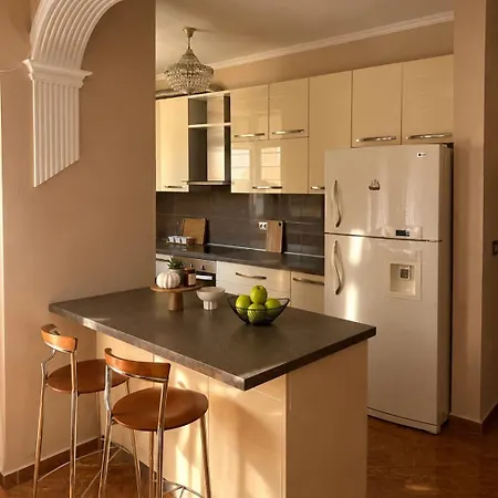 Besa House At The Square Apartamento *