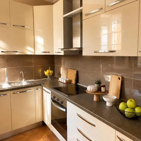 Apartment Besa House At The Square Tirana