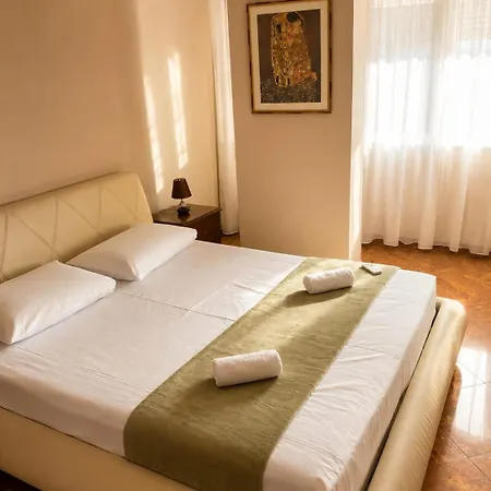 Besa House At The Square Apartment Tirana