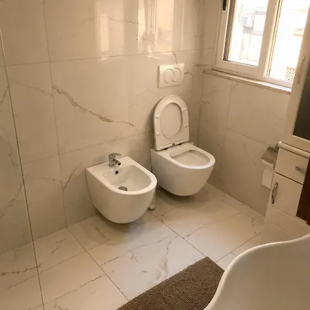 Besa House At The Square Apartment *