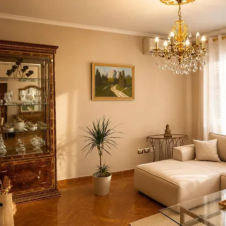 Apartment Besa House At The Square Tirana